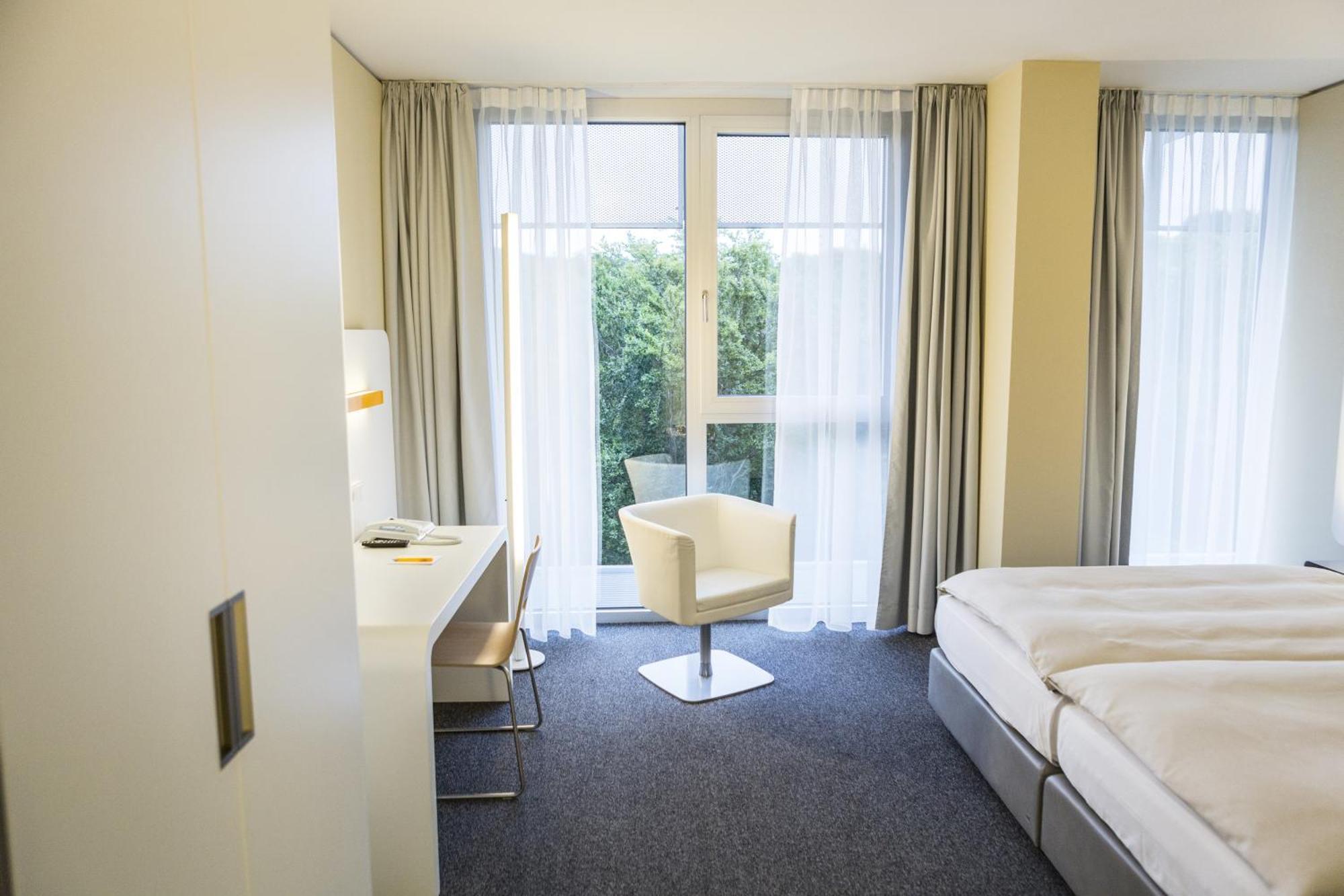 Lufthansa Seeheim - More Than A Conference Hotel Room photo